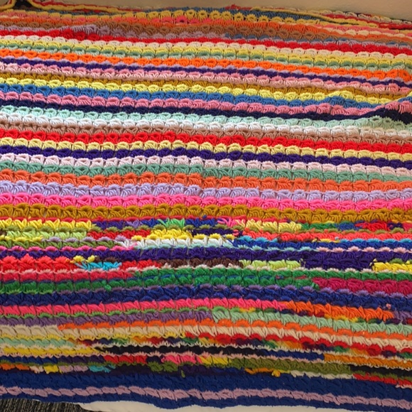 Vintage Granny Roseanne Style Knit Vibrant Afghan - Picture 4 of 5